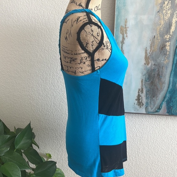 Derek Heart
Size L. Gently used 
Color 
Blue and Black
#291A - Picture 6 of 6